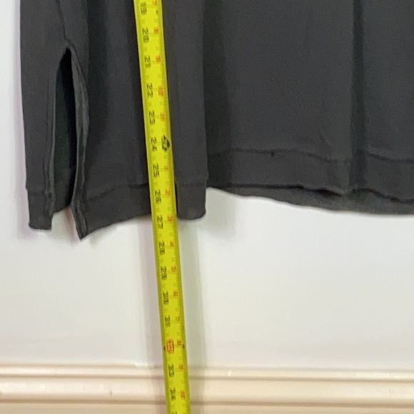 Scoop neck top with twisted band at neck - Picture 5 of 5